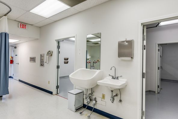 Surgery Center: 1059 Neal St, Cookeville, TN 38501